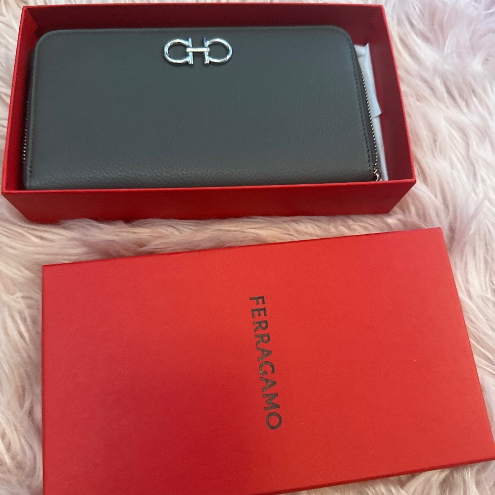 NWT Ferragamo wallet